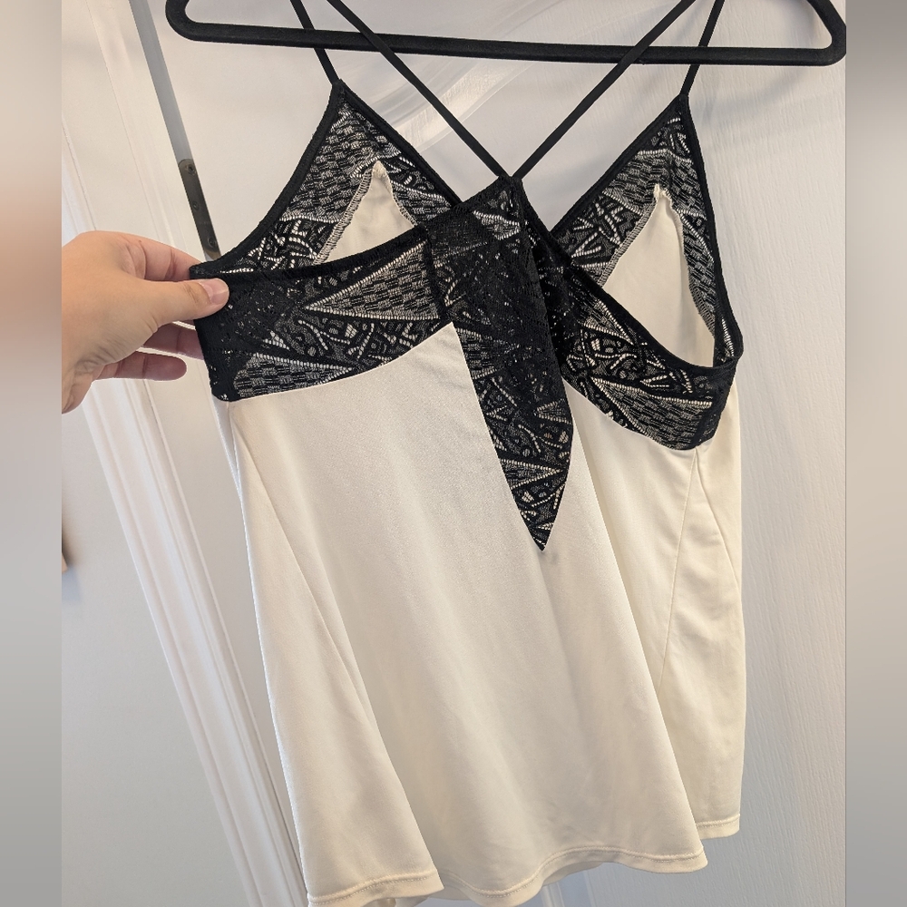 2/$15 ✨Express Lace Cami - Picture 4 of 5